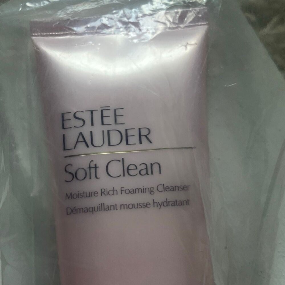 Estee Lauder Soft Clean Moisture Rich Foaming Cleanser 4.2oz/125ml Full Sz NEW - Picture 2 of 8